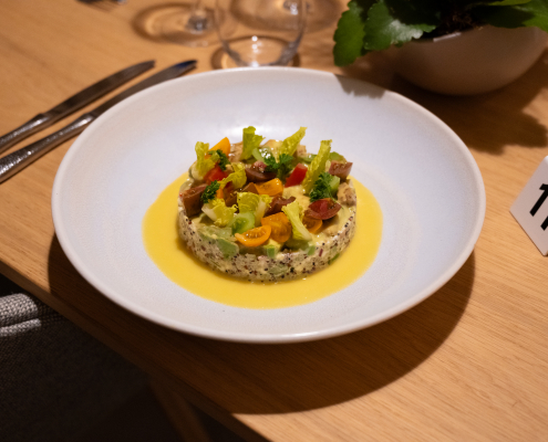 QUINOA SALAT MIT AVOCADO